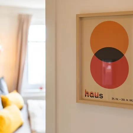 Bauhaus - Netflix, Nespresso, Zentral, Messe *