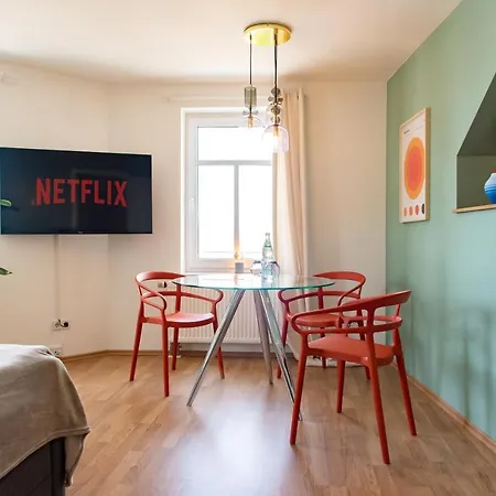 Apartment Bauhaus - Netflix, Nespresso, Zentral, Messe