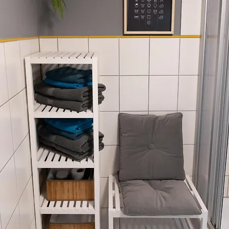 Bauhaus - Netflix, Nespresso, Zentral, Messe Apartment *